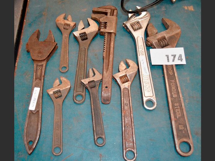 VARIOUS ADJUSTABLE SHIFTING SPANNERS