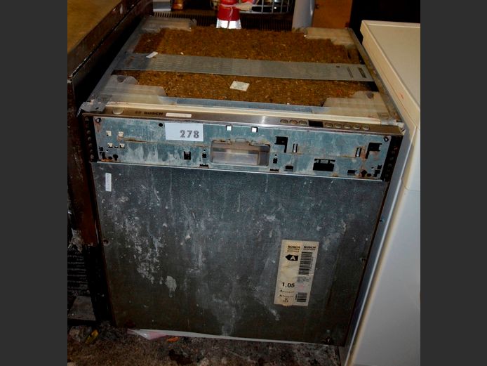 BOSCH BUILT-IN DISHWASHER [Switches on, untested further]