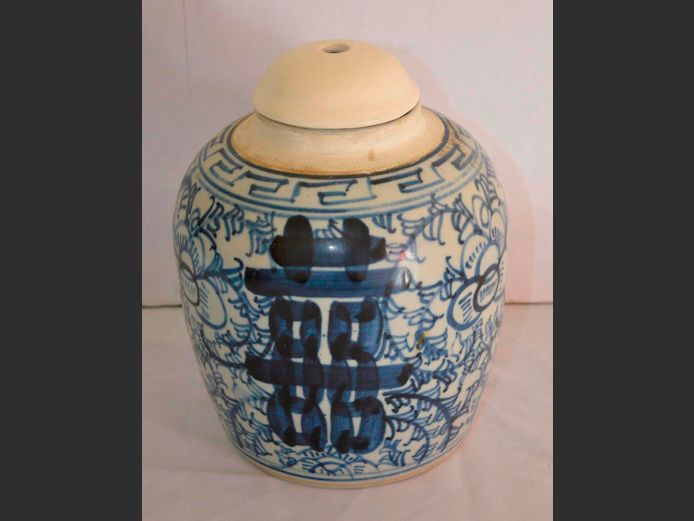 CHINESE BLUE & WHITE URN, 23cm High