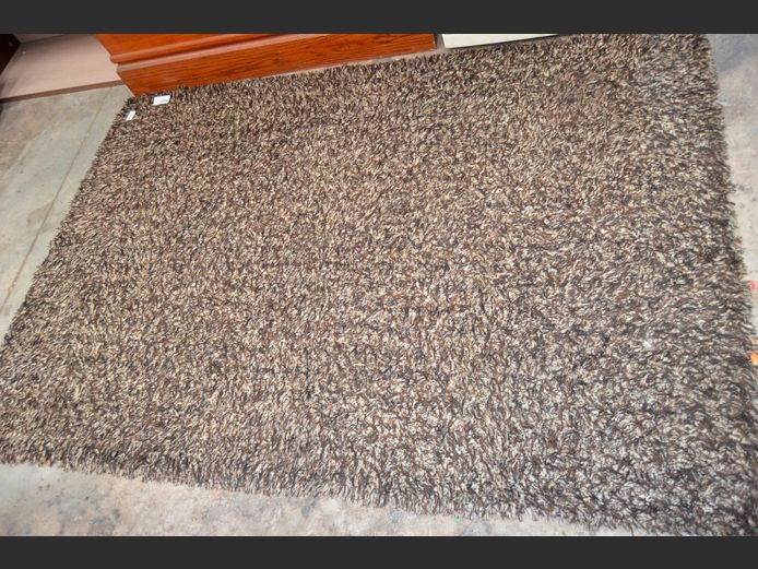 BROWN SHAGGY CARPET, 200 x 140cm