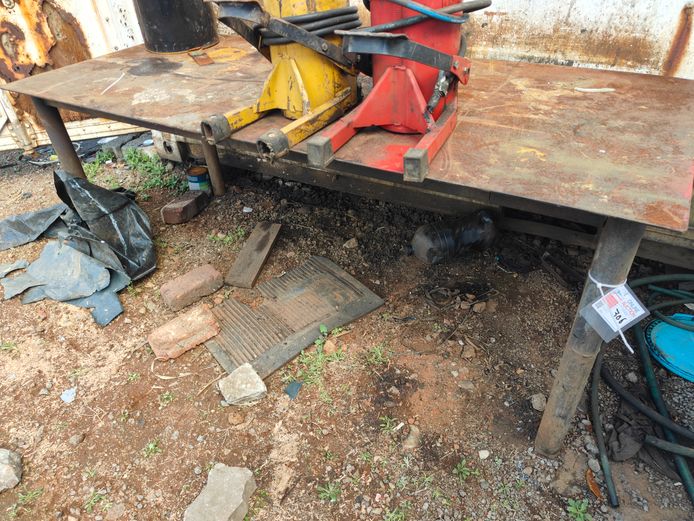 STEEL WORK BENCH