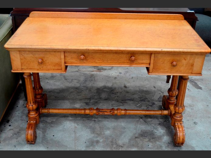 BIRD'S EYE WALNUT LADIES 3-DRAWER WRITING DESK