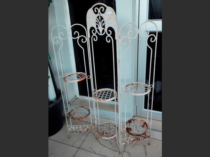 METAL FOLDING PLANT STAND, 90 x 136cm [Rusted]