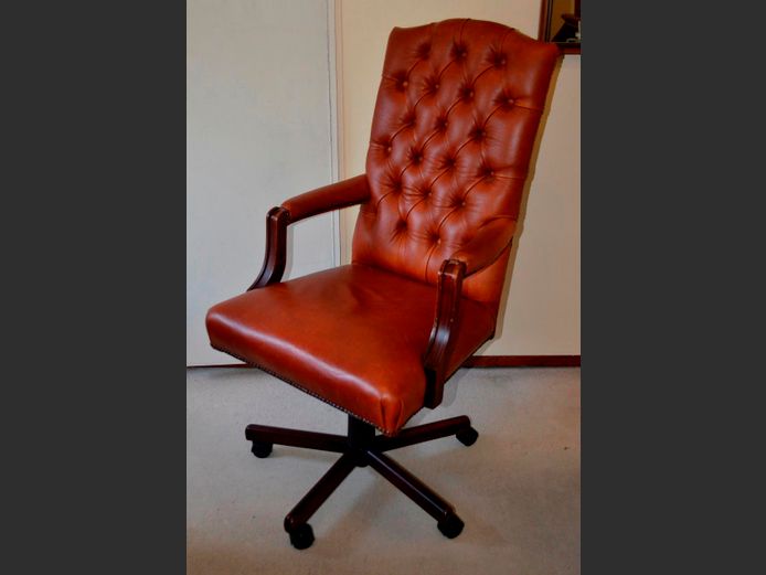 LEATHER BUTTON BACK EXECUTIVE SWIVEL OFFICE CHAIR