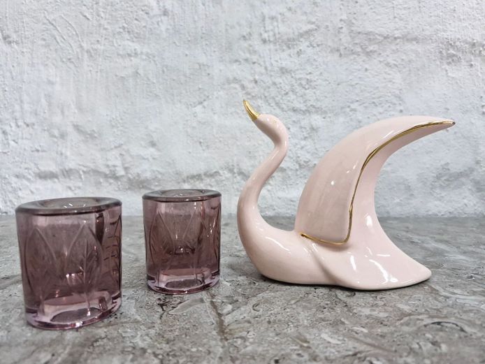 Decorative Swan Ornament with Pair of Tinted Glass Tumblers