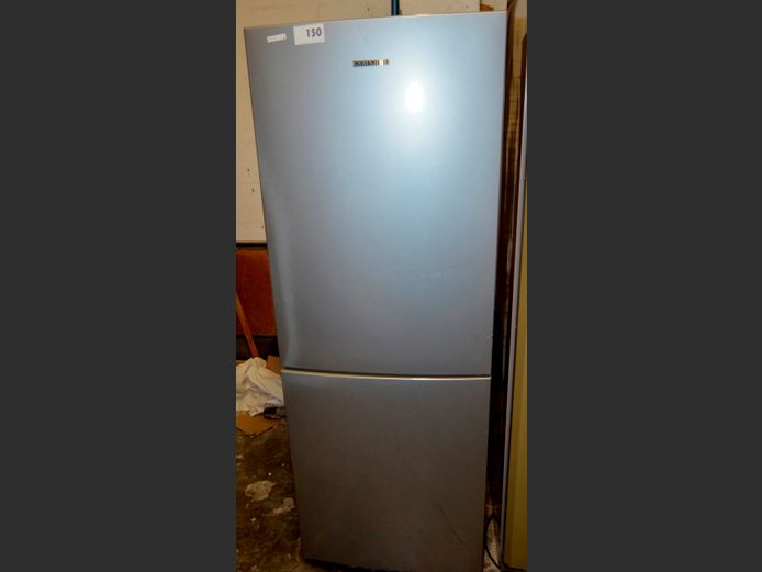 SAMSUNG METALLIC FINISH FRIDGE FREEZER [Switches on]