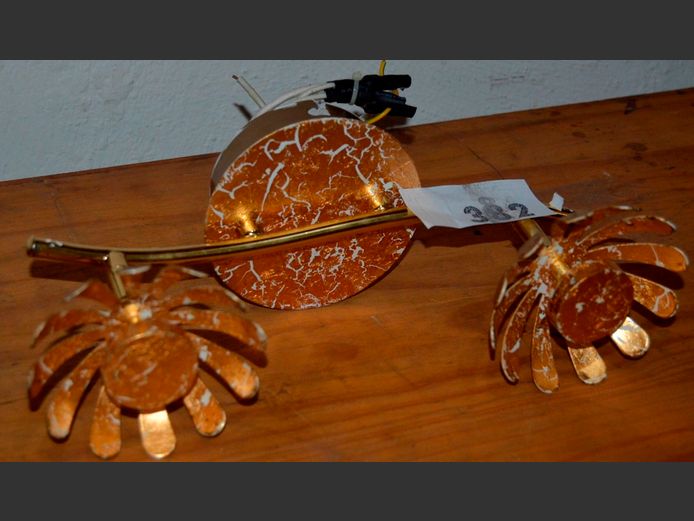 VINTAGE ORIENTAL METAL LOOK WALL LIGHT