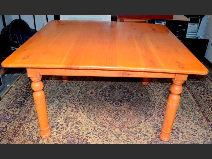 OAK SQUARE 8-SEATER DINING TABLE, 140 x 140 x 78cm [Top bowed]