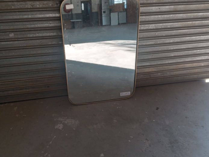 Gold finish mirror (chipped frame)