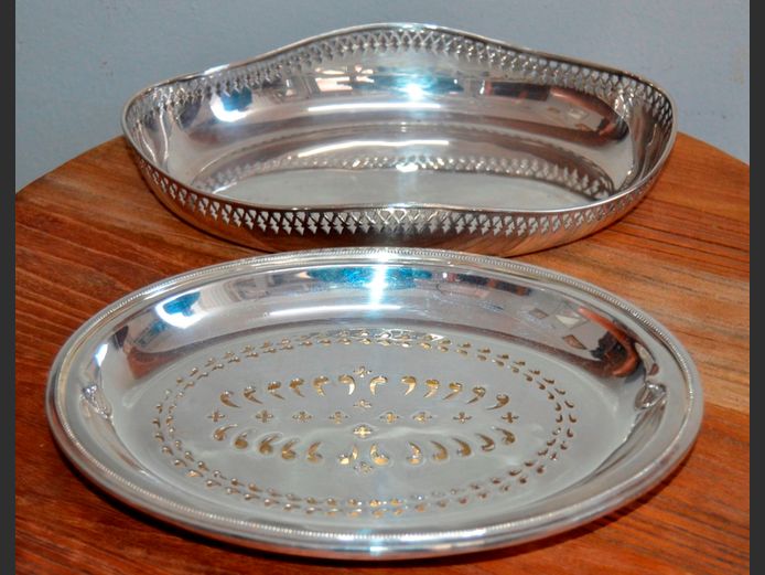 LOT OF 2: SILVER PLATE DISHES, 27 x 17.5cm & 25.5 x 18.5cm