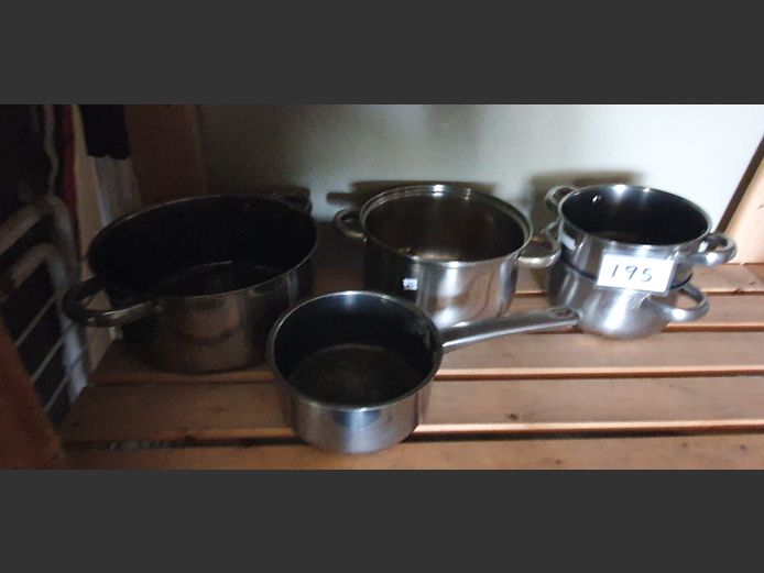 LOT: STAINLESS STEEL POTS [No lids]