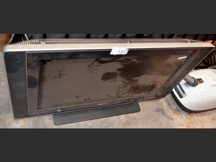 SONY 32" LCD TV [Switches on, screen cracked, faulty] [#: CP843535MP] ### LICENCE PLEASE ###