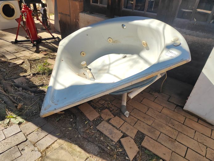 JACUZZI