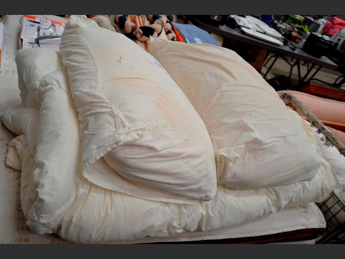 FINE FIBRE SUPER KING DUVET INNER, 260 x 230cm, & 2 STANDARD PILLOWS