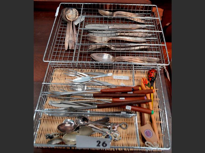 ASSORTED CUTLERY, FONDUE FORKS & CUTLERY TRAYS