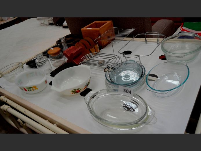 OVAL GLASS CASSEROLES, MUFFIN PANS, etc [Chips to some pieces]