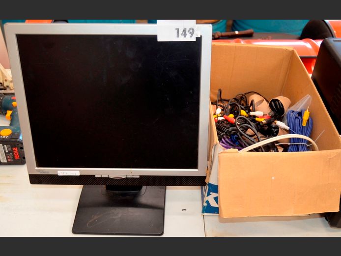 SIEMENS MONITOR WITH VGA CABLES [Faulty]