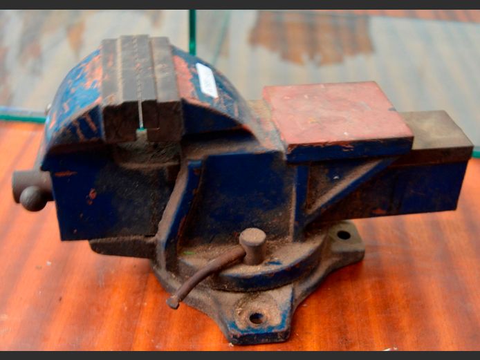 100mm BENCH VICE WITH SWIVEL HEAD