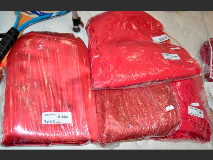 LOT: RED FABRIC