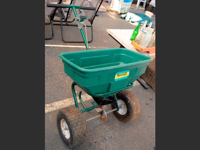 ROCWOOD SEED SPREADER/FERTILISER SPREADER