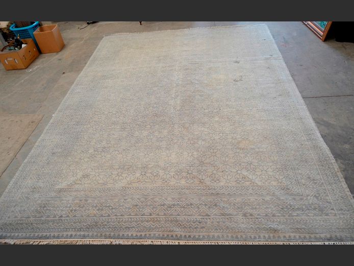 GREY & WHITE PURE WOOL CARPET, 370 x 270cm [Has worms]