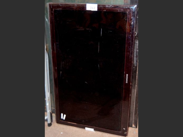 SAMSUNG 40" L.E.D. TV [Switches on, No data] ### LICENCE PLEASE ###