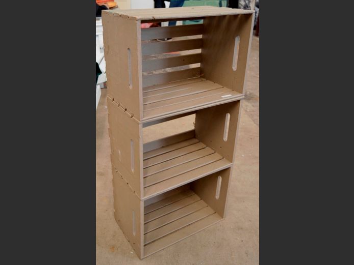 PAINTED 3-TIER SHELF, 46 x 27 x 94cm