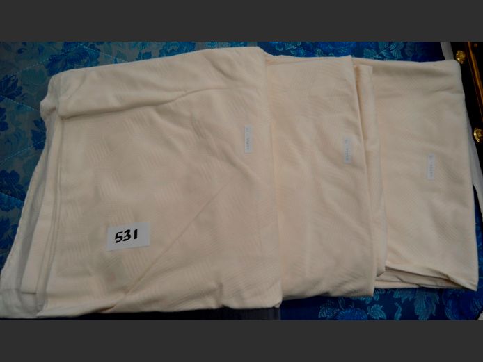 LOT: 3 x HEAVY CREAM DAMASK CIRCULAR TABLECLOTHS