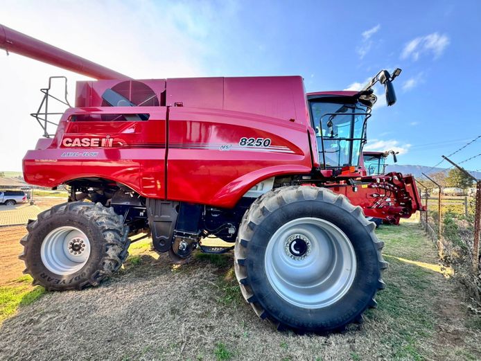 CASE IH 8250 COMBINE