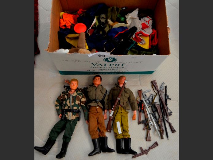 COLLECTION VINTAGE G.I. JOE ACTION MAN FIGURINES WITH ACCESSORIES