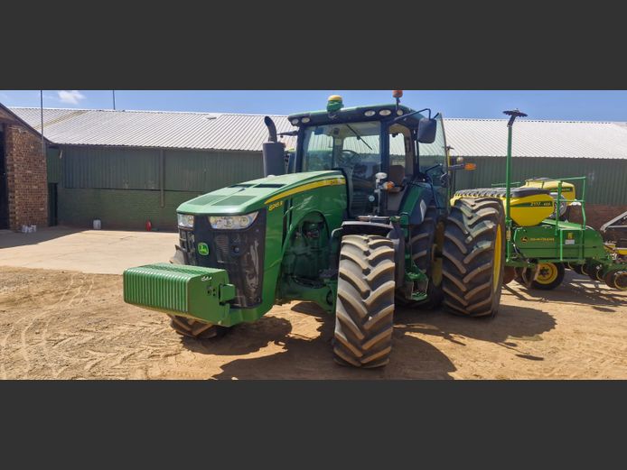 John Deere 8245R-trekker – 2016 – 5 300 ure