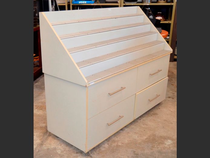 WHITE 4-DRAWER DISPLAY STAND ON CASTORS, 153 x 52 x 119cm