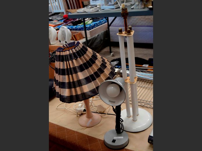 LOT: 2 x TABLE LAMPS & A DESK LAMP, 62cm High, 47cm High & 36cm High