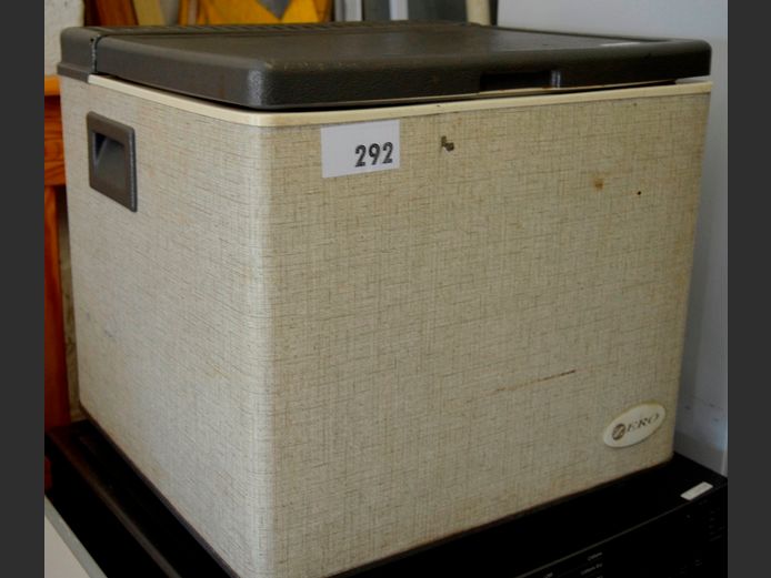 ZERO 240V/12V/GAS CAMPING FRIDGE [Untested, needs gas]
