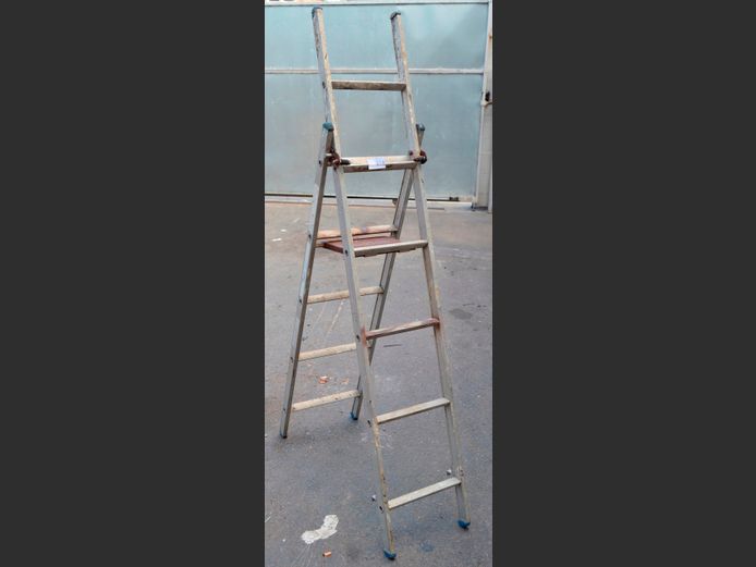 ALUMINIUM FOLDING LADDER