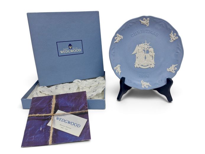1996 Wedgwood Pale Blue Jasperware Annual Christmas Plate – "Annunciation"