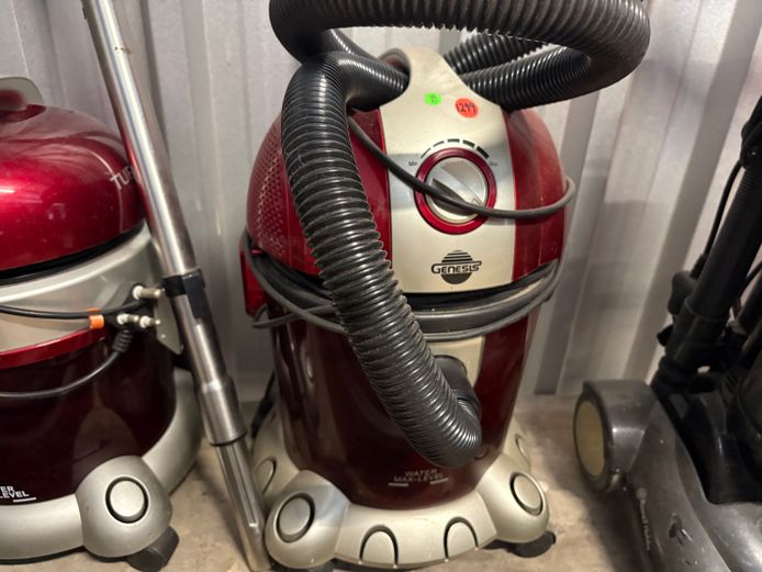Genesis Wet / Dry vacuum