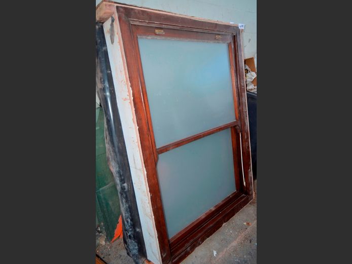 MERANTI SASH WINDOW WITH GLASS, 155 x 122cm
