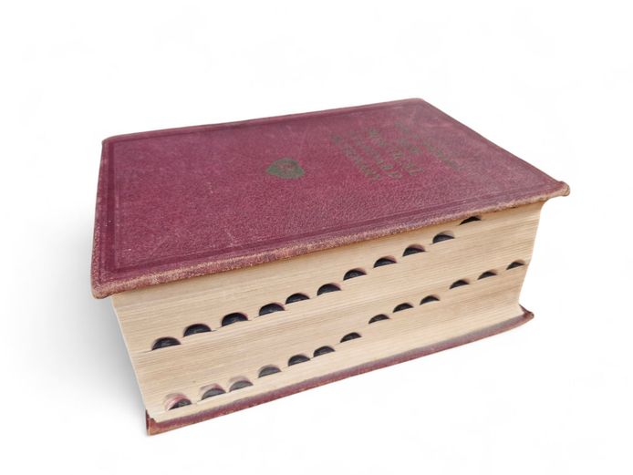 1946 Funk & Wagnalis New Practical Standard Dictionary