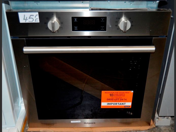 HOTPOINT STAINLESS STEEL UNDERCOUNTER OVEN [UK Plug, As New]