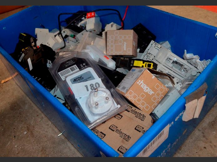 LOT: CIRCUIT BREAKERS & CONTACTORS