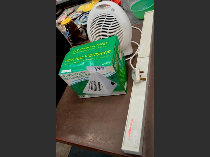 RETRACTABLE WASHING LINE, AIRFRESH IONISER & A SAFEWAY FAN HEATER [Switch on, untested further] [3,6]