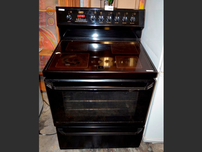 DEFY 835 MULTI-FUNCTION THERMOFAN 4-PLATE STOVE WITH WARMER DRAWER, 76 x 68 x 107cm [Untested, cooker plug]