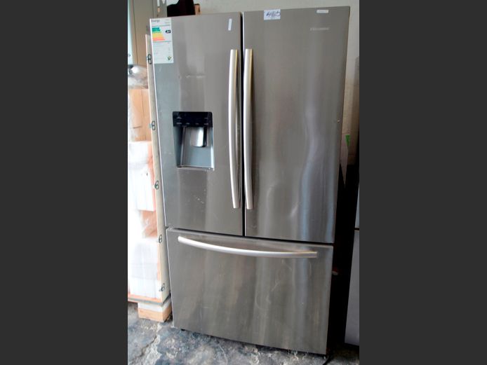 HISENSE FRENCH DOOR SIDE-BY-SIDE FRIDGE FREEZER WITH WATER DISPENSER [Switches on] [#: 416305828]