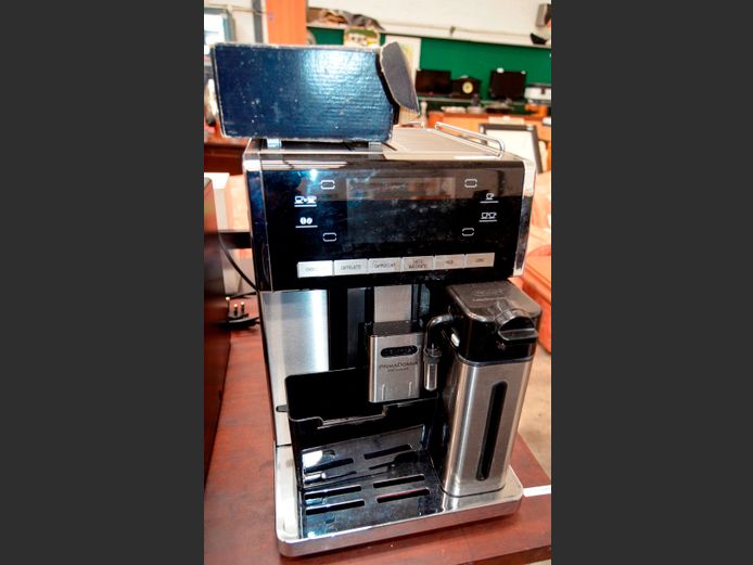 DELONGHI PREMADONA EXCLUSIVE COFFEE MACHINE WITH HOT CHOCOLATE ATTACHMENTS [Switches on]