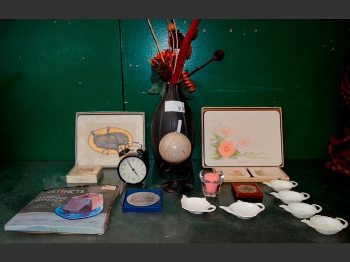 BLACK & GILT VASE, GUINEA FOWL PLACEMATS, COASTERS, etc