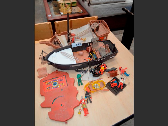 PIRATE SHIPS & ACCESSORIES