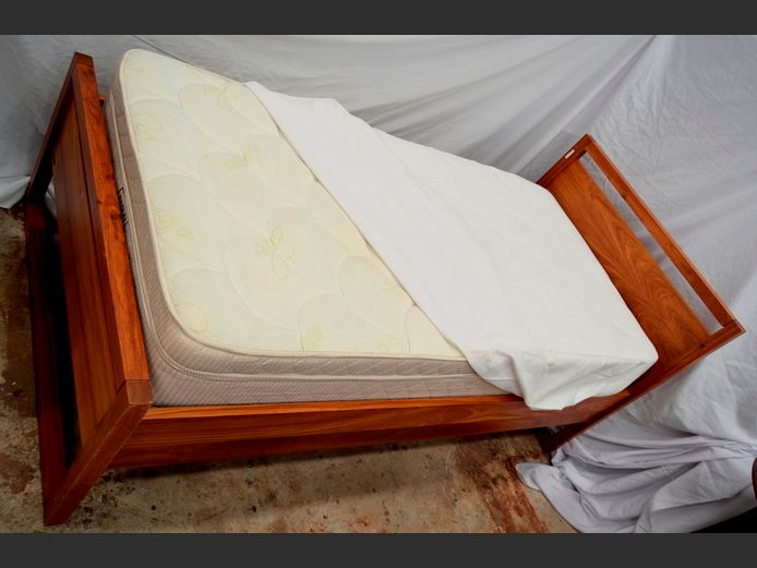 WEYLANDTS KIAAT SINGLE BED WITH PADLEY MATTRESS