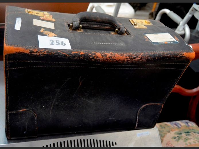 VINTAGE LEATHER PILOT'S CASE, 47 x 21 x 30cm