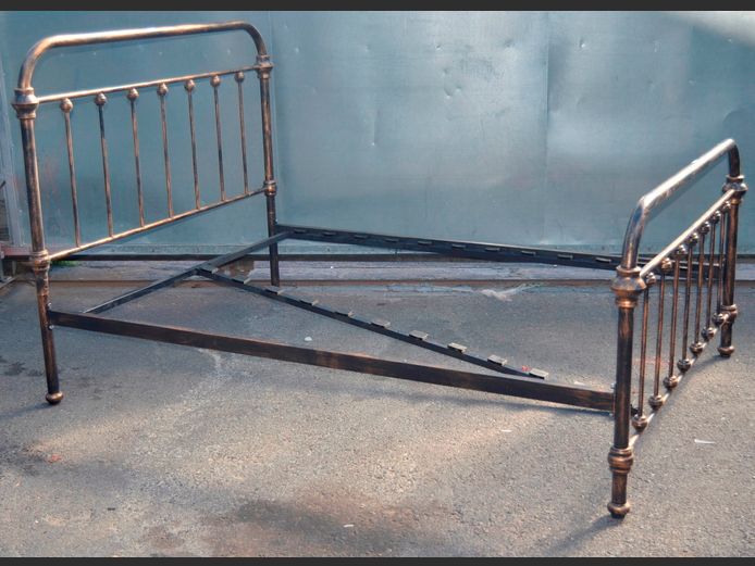 METAL DOUBLE DIVAN WITH HEAD- & FOOTBOARD [Frame only]